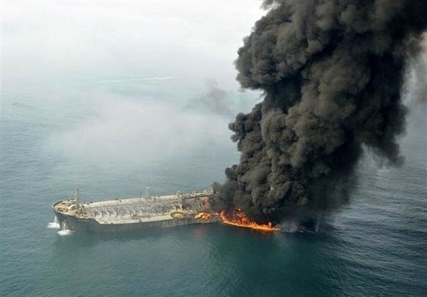 برای پرداخت خسارت نفتکش مشکلی نداریم/ امیدوار بودیم کشتی به صورت کامل غرق نشود/ بیمه محیط زیست نفتکش، خارجی است