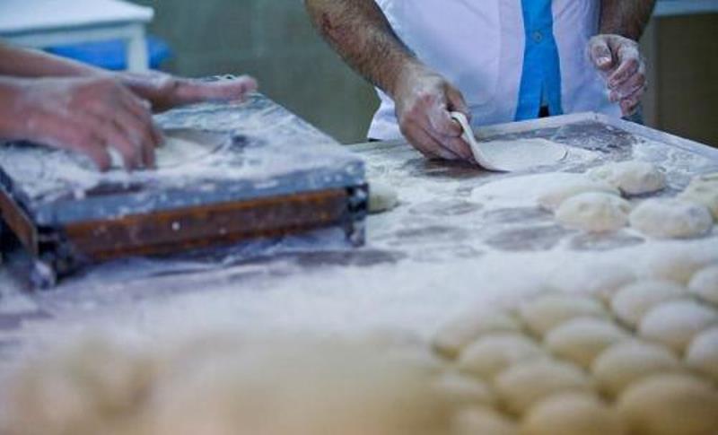 افزایش غیر قانونی قیمت نان توسط برخی نانوایی ها بدور از چشم مسئولین در کرمان