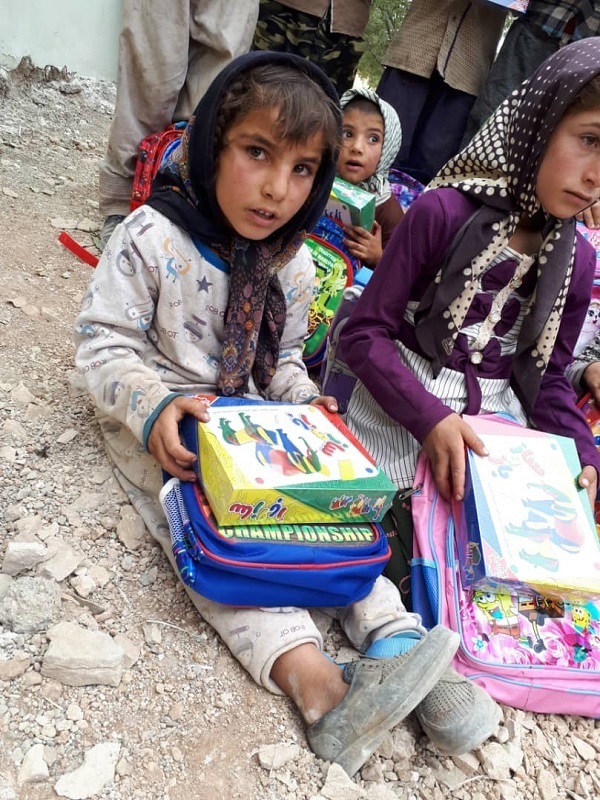شادی هدیه کانون به کودکان مناطق محروم روستایی بخش سوسن