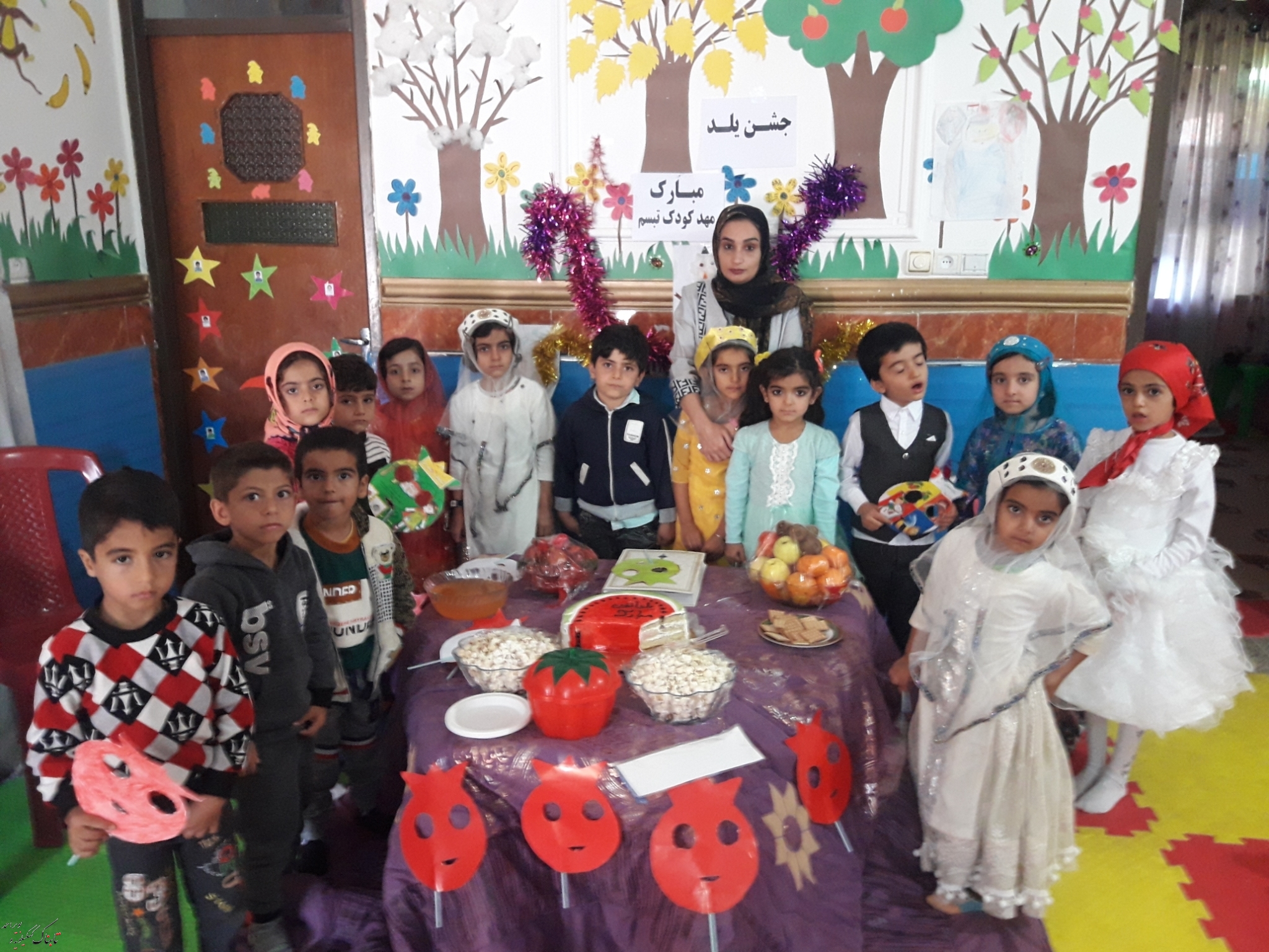 آشنایی با آداب و سنت های ایرانیان/ برگزاری جشن یلدا توسط مهد کودک تبسم شهر لنده