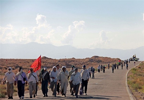 اهواز| کاروان عراقی انصارالزهرا(س) پیاده‌روی خود را به مقصد مشهد آغاز کرد
